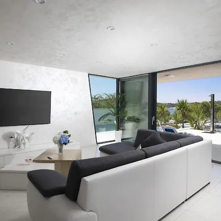 Luxury Kevin ميدولين